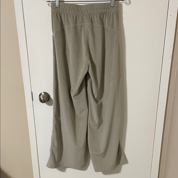 Lululemon Wide Leg Velvet Cord Asia Fit Pants in Riverstone Size Large - Picture 8 of 11